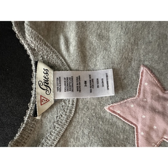 Guess 4 pack Onesies/bodysuits long sleeve and short sleeve 3-6 months - Picture 3 of 5